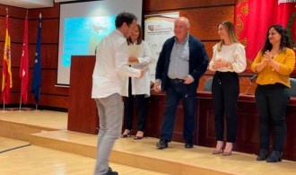 Tao Argelagos, recibiendo el título