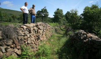 Equipo de Fundació Mediambiental en la calleja
