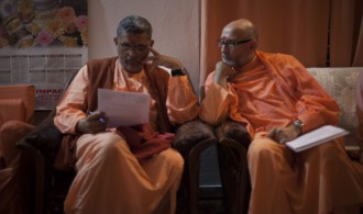 Pujya Swami Rameshwarananda Giri Maharaj y Rev. Swami Prem Vivekanand