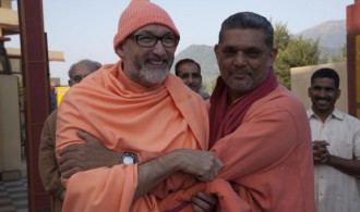 Pujya Swami Rameshwarananda Giri Maharaj y Rev. Swami Prem Vivekanand