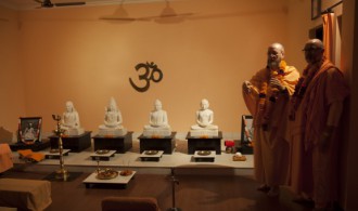Pujya Swami Rameshwarananda Giri Maharaj y Rev. Swami Atamananda Udasin