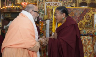 Pujya Swami Rameshwarananda Giri Maharaj y  H.H. The Sakya Trizin