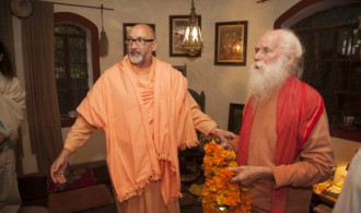 Pujya Swami Rameshwarananda Giri Maharaj y Rev. Swami Jnanananda Giri