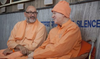 Pujya Swami Rameshwarananda Giri Maharaj y H.H Swami Vimalananda Saraswati