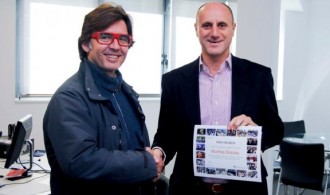 Entrega del diploma de agradecimiento a D. Ignacio Mateu, Director de Marketing de Feria Valencia