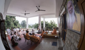H.H Swami Rameshwarananda Giri y H.H. Sri Shivarudra Balayogi